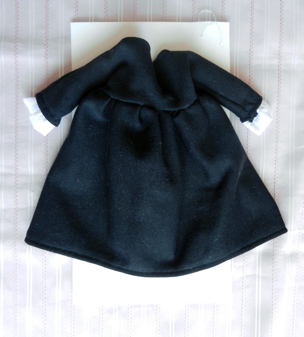 Doap 8 robe annees 50 noire et blanche poupee