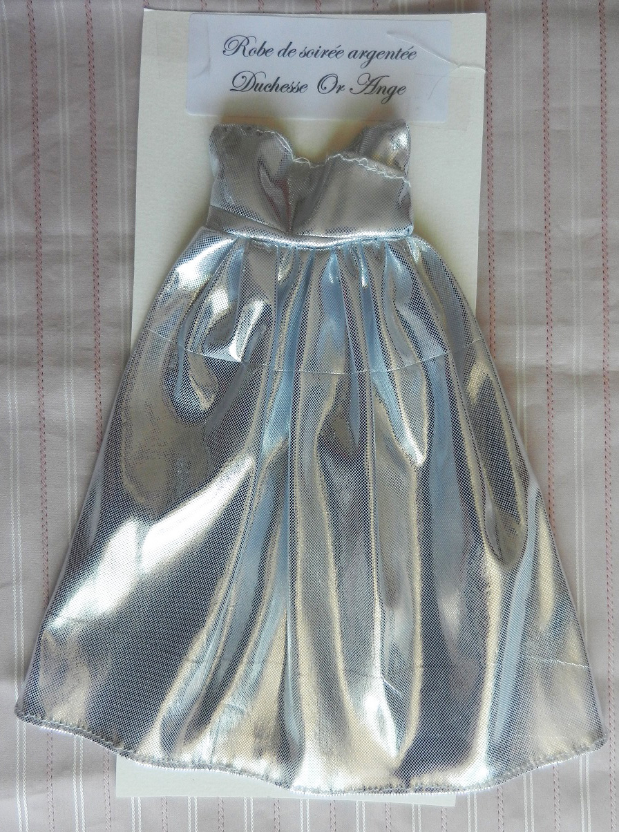 Doap 9 robe de soiree argent poupee