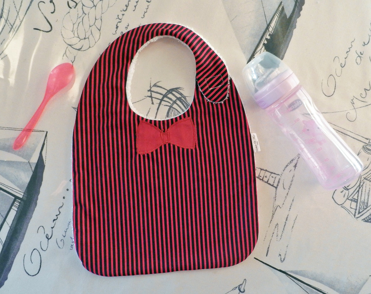 Duchesse or ange doaa 41 bavoir rayures rouge noeud papillon rouge red stripes red bow bib