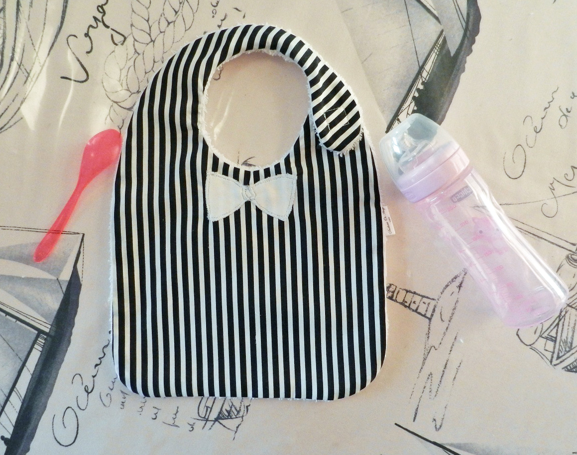 Duchesse or ange doaa 43 bavoir rayures marine noeud papillon blanc navy stripes bib white bow