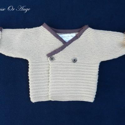 Gilet en tricot beige bordé de tissu bordeaux - 3 mois