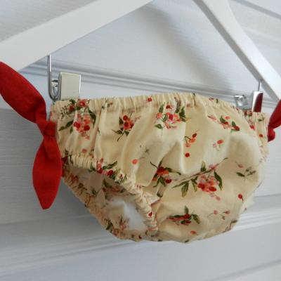 Maillot de bain fillette en coton jaune motif fleurs rouges, nœuds rouges - 4 ans