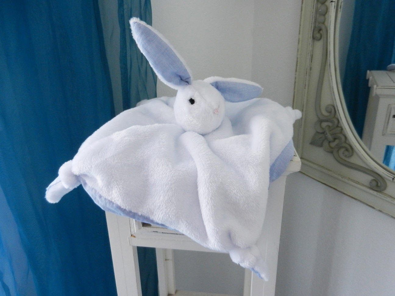 Duchesse or ange doaa 33 lapin blanc white rabbit