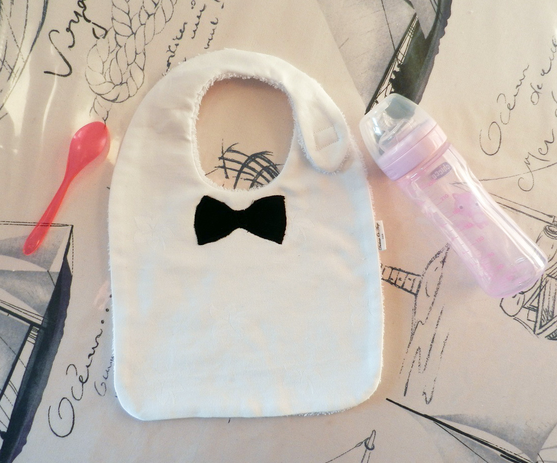 Duchesse or ange doaa 42 bavoir blanc noeud papillon noir white bib black bow