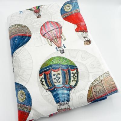 Couverture bébé en imprimé ballons dirigeables