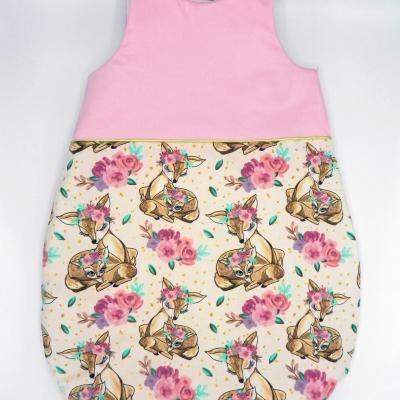 Gigoteuse évolutive biche, faon et roses et satin de coton rose bonbon
