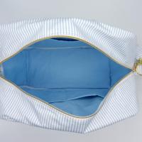 Duchesse or ange doaa 92 sac a langer rayures bleues et blanches motif bebe avec doudous d